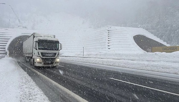 Bolu Dağı'nda kar yağışı