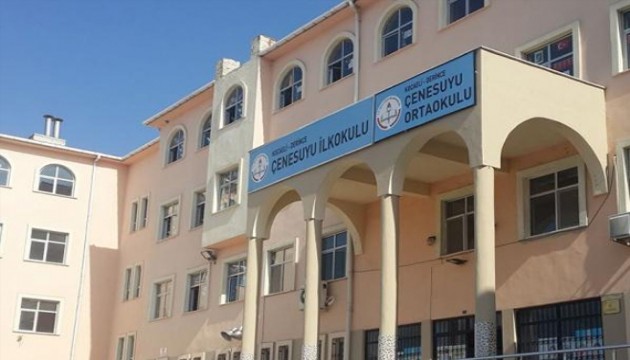 CHP'li Emir duyurdu: 'Kabe'de hacılar' okul ziline tepki gösteren veli gözaltına alındı