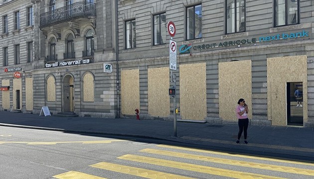 Cenevre'de vitrinler korumaya alındı