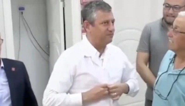 Özgür Özel eczacılık önlüğü giydi