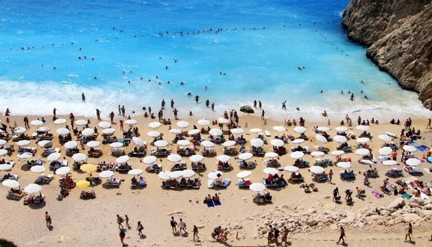 Bakan Ersoy duyurdu: Turizm geliri arttı