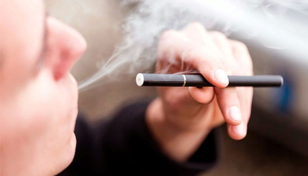 Uzmanlardan 'elektronik sigara' uyarısı: Dişlerinizi kaybedebilirsiniz!