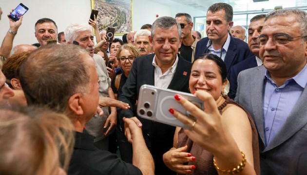 Özgür Özel'e davullu karşılama