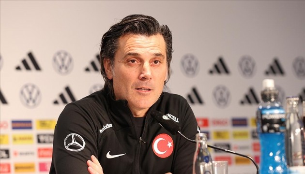 Montella iki milli yıldızla görüştü