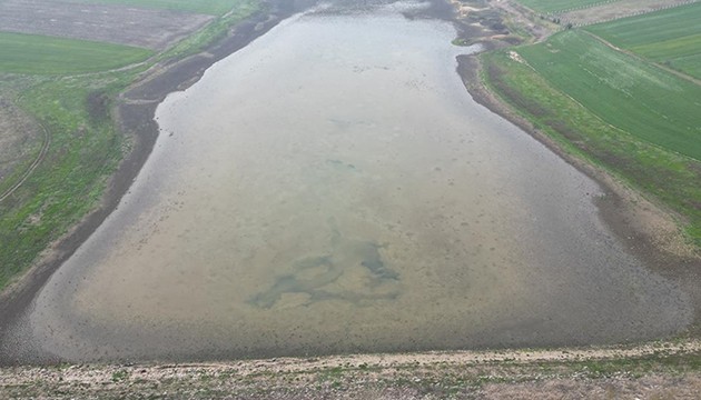 Kuruyan gölet yağışlarla doldu