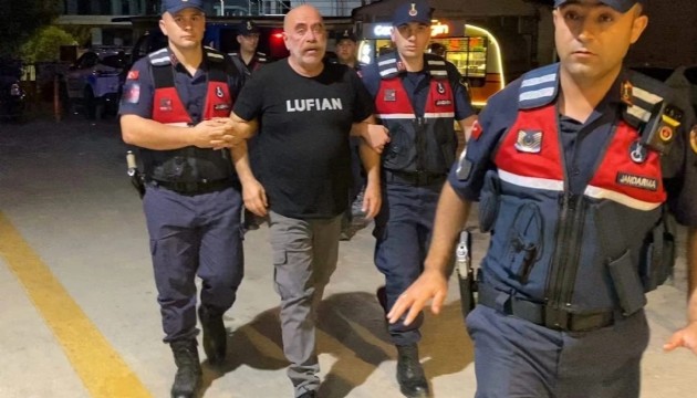 Ezel Akay: 'Her şeyi öğreneceksiniz'
