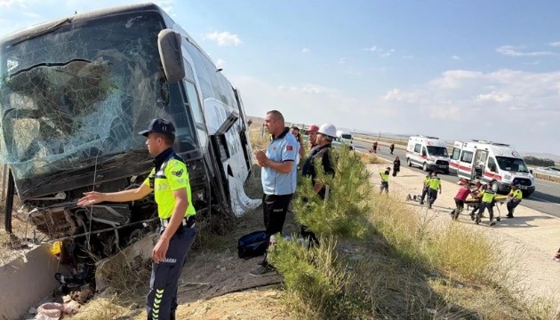 Aksaray'da yolcu otobüsü yoldan çıktı: 44 kişi yaralandı