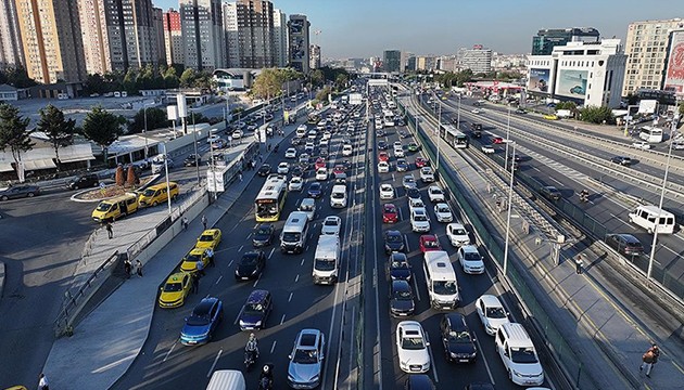 İstanbul'da trafik yoğunluğu yaşanıyor