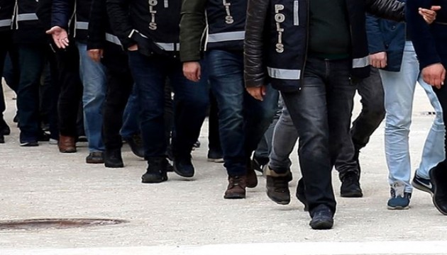 İzmir'de 'Gaybubet' evlerine şafak baskını: FETÖ firarileri yakalandı