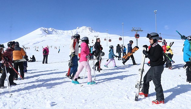 Kayak pistlerinde yoğunluk