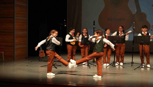 Konservatuvar öğrencileri hem çaldı hem oynadı