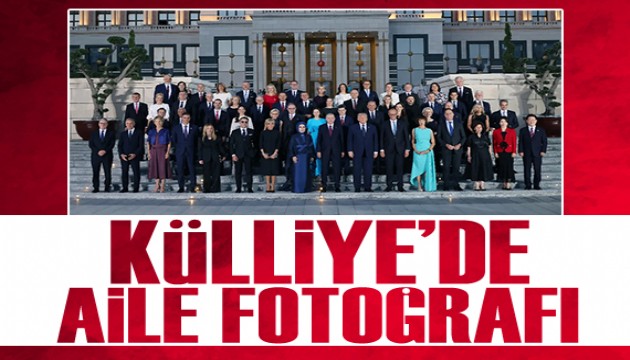 Külliye'de aile fotoğrafı