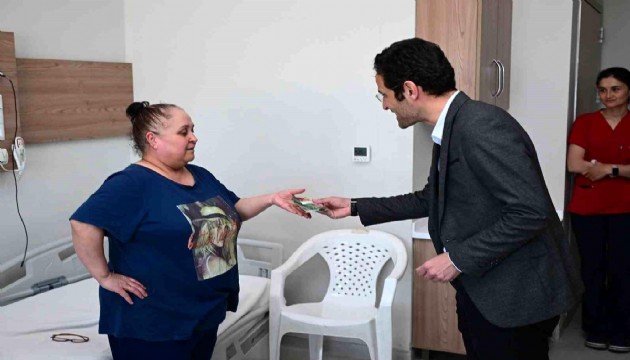 Hastalara mesir macunu dağıtıldı