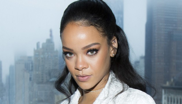 Zararlı kimyasallar tespit edildi! Rihanna parfümleri raflardan toplandı