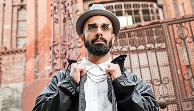 Şarkıcı Gökhan Türkmen'in soyadını bakın kim koymuş!