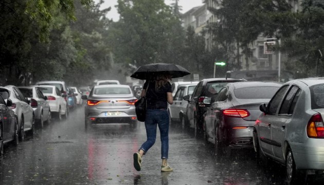 İstanbul'da beklenen yağış başladı!