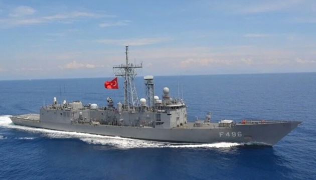 Türk savaş gemileri ziyarete açıldı