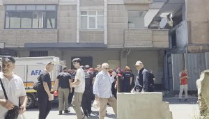 Küçükçekmece'de bina kısmi çöktü! 3 yaralı
