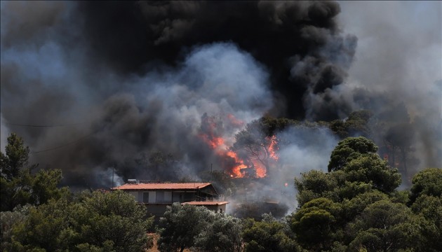 5 ildeki yangınlarda 3 bin 583 kişi tahliye edildi
