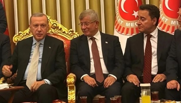 Davutoğlu'ndan dikkat çeken Erdoğan yanıtı: 'Surat asmanın anlamı yok'