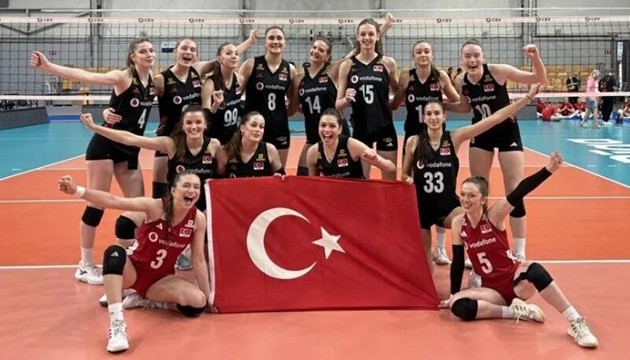 Voleybol takımı ikinci oldu
